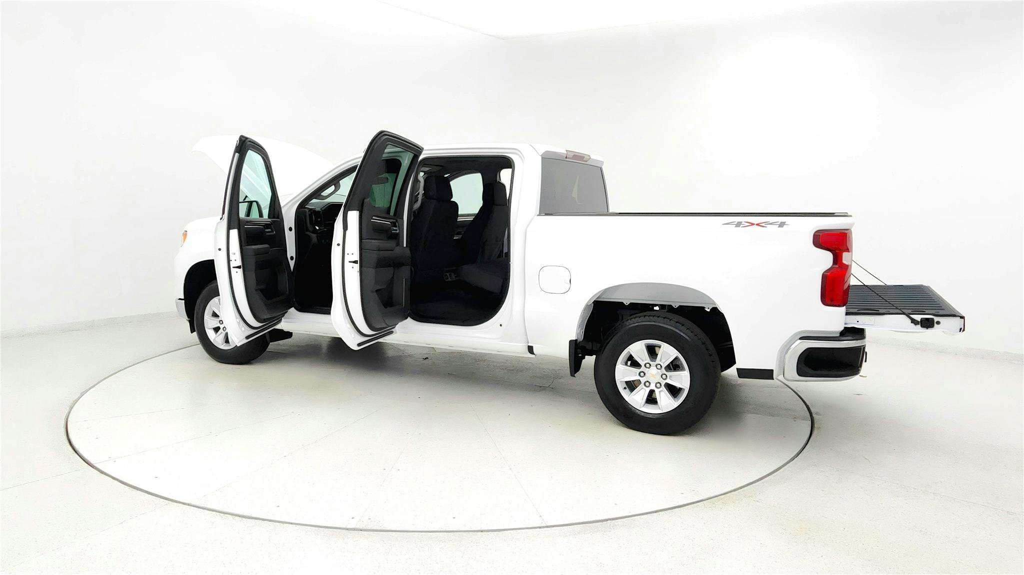 Used 2025 Chevrolet Silverado 1500 LT image 10