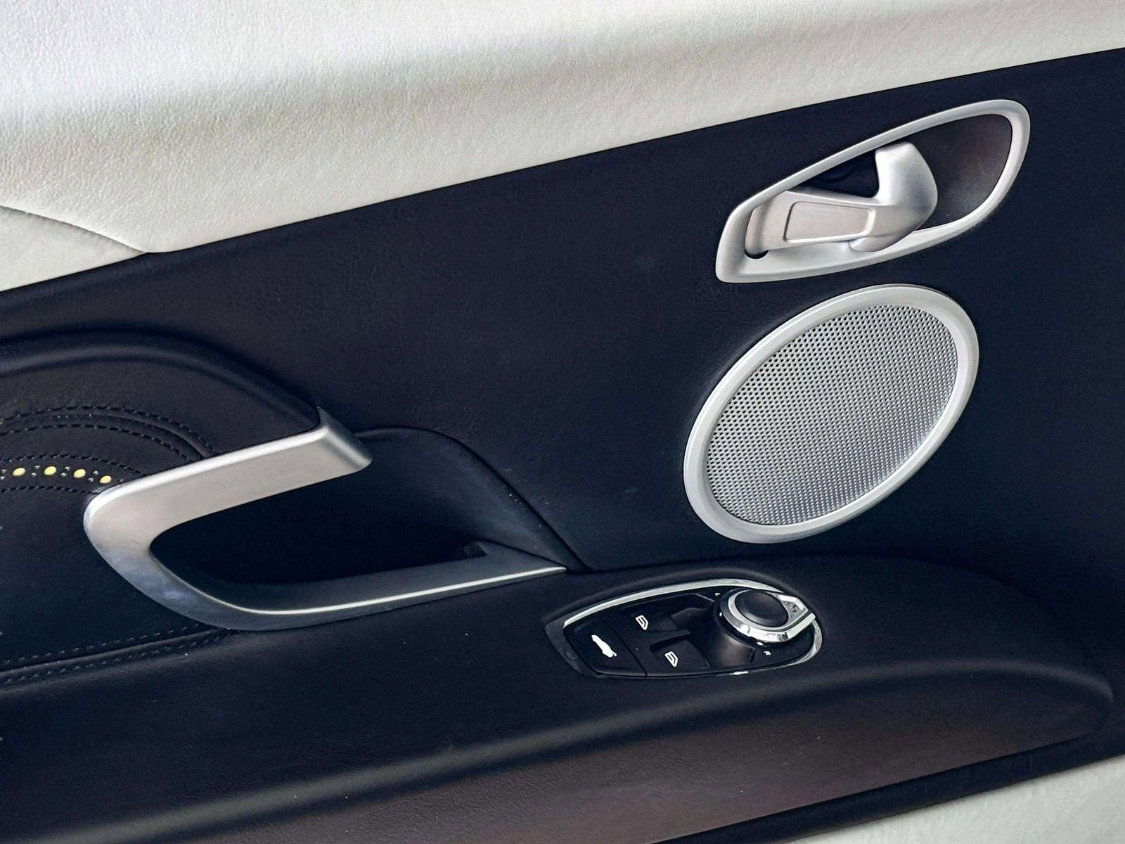 Used 2021 Aston Martin DB11 Volante image 24