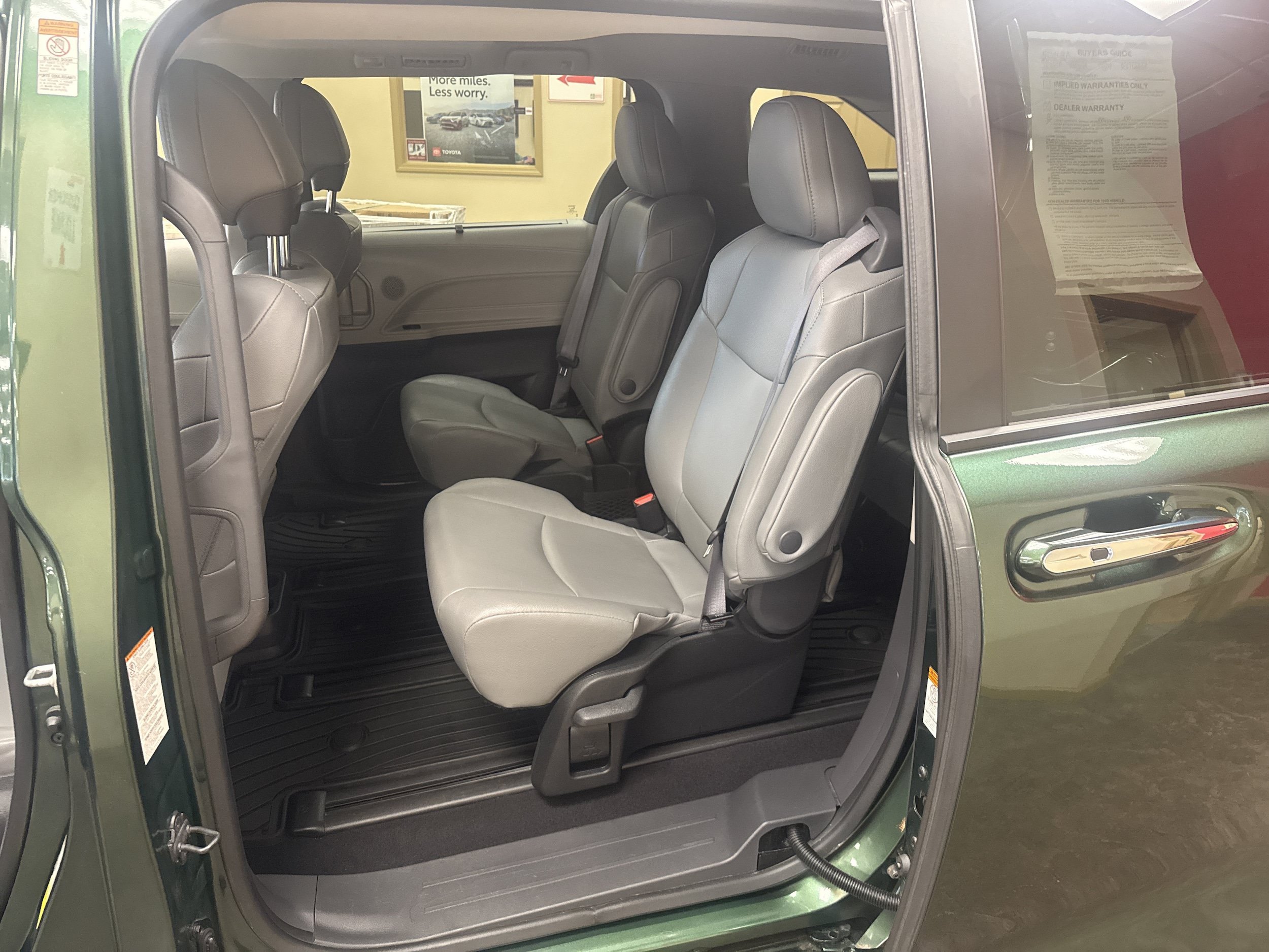 Used 2024 Toyota Sienna XLE w/ XLE Plus Package AWD/4WD image 9