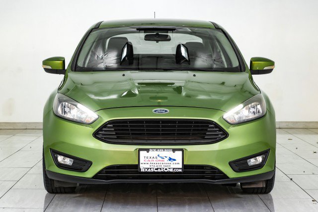 Used 2018 Ford Focus SE w/ SE Appearance Package image 3