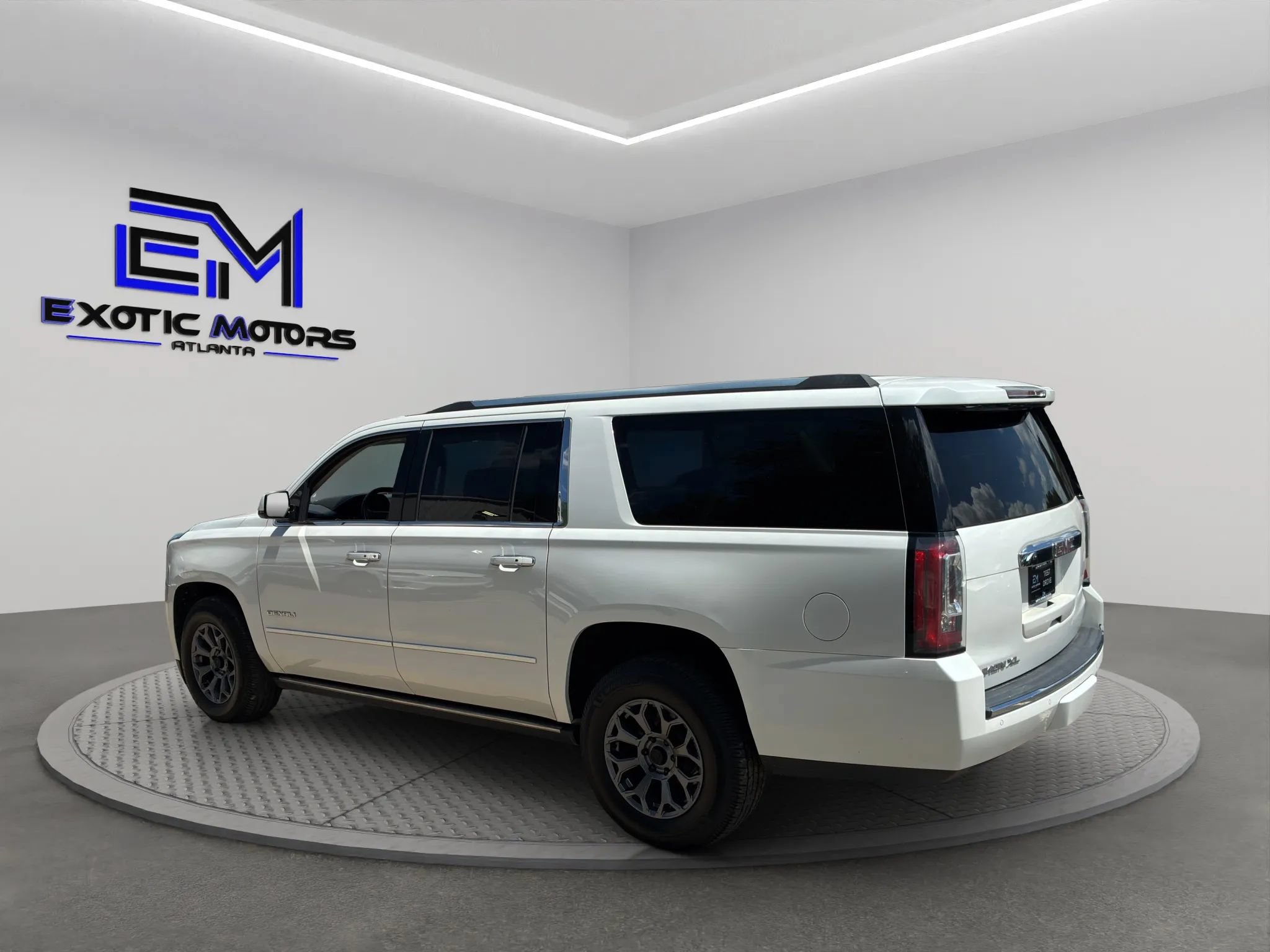 Used 2016 GMC Yukon XL Denali w/ Open Road Package AWD/4WD image 3