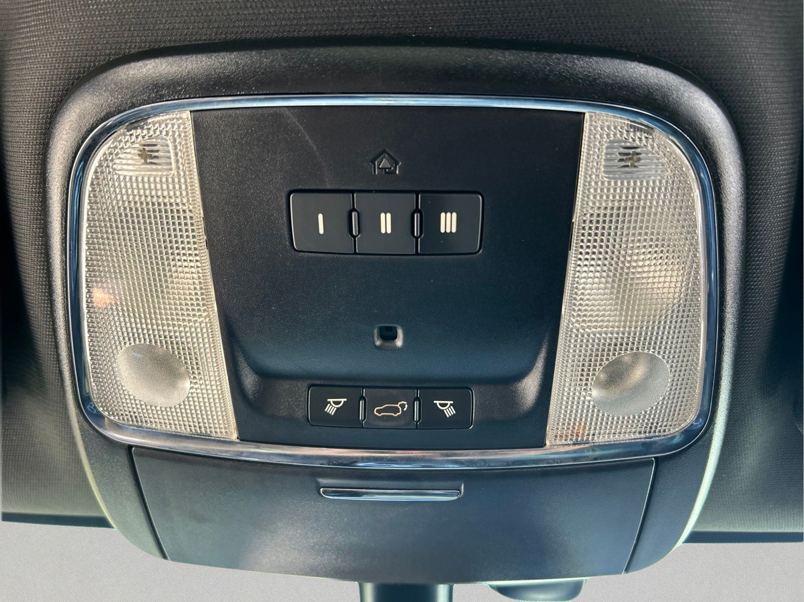 Used 2018 Jeep Grand Cherokee Altitude RWD image 33