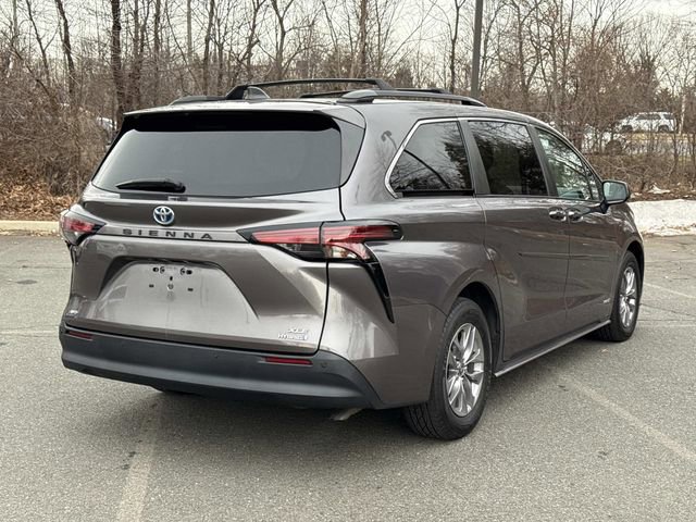 Used 2021 Toyota Sienna XLE w/ XLE Plus Package image 2
