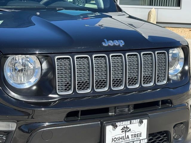 Used 2023 Jeep Renegade Latitude AWD/4WD image 7