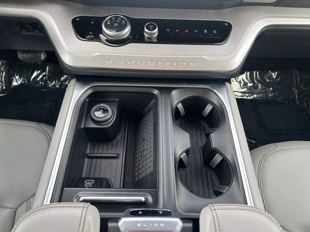 Used 2025 Ford Expedition Max Active image 13