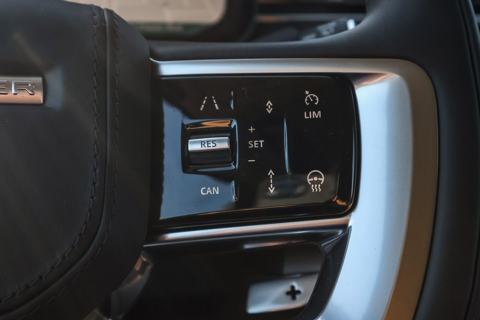 New 2026 Land Rover Range Rover SE image 36