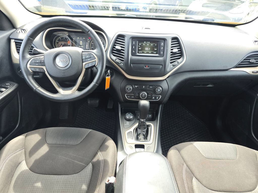 Used 2016 Jeep Cherokee Latitude w/ Cold Weather Group AWD/4WD image 19