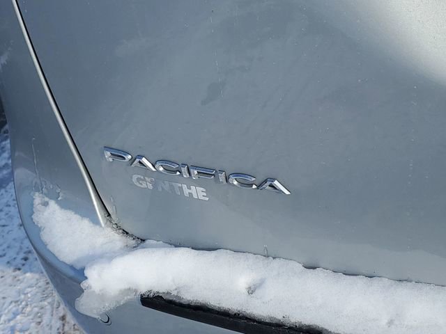 Used 2024 Chrysler Pacifica Touring-L FWD image 29