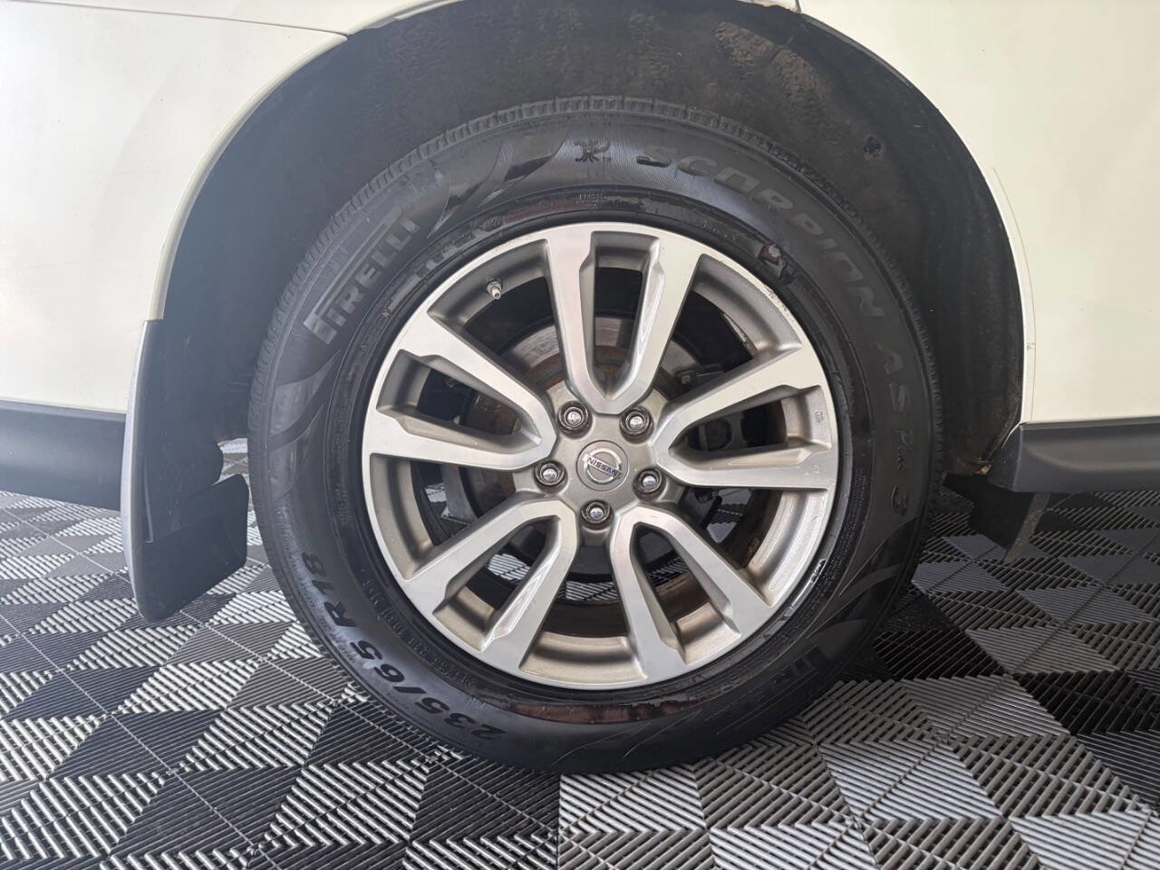 Used 2016 Nissan Pathfinder SV AWD/4WD image 28