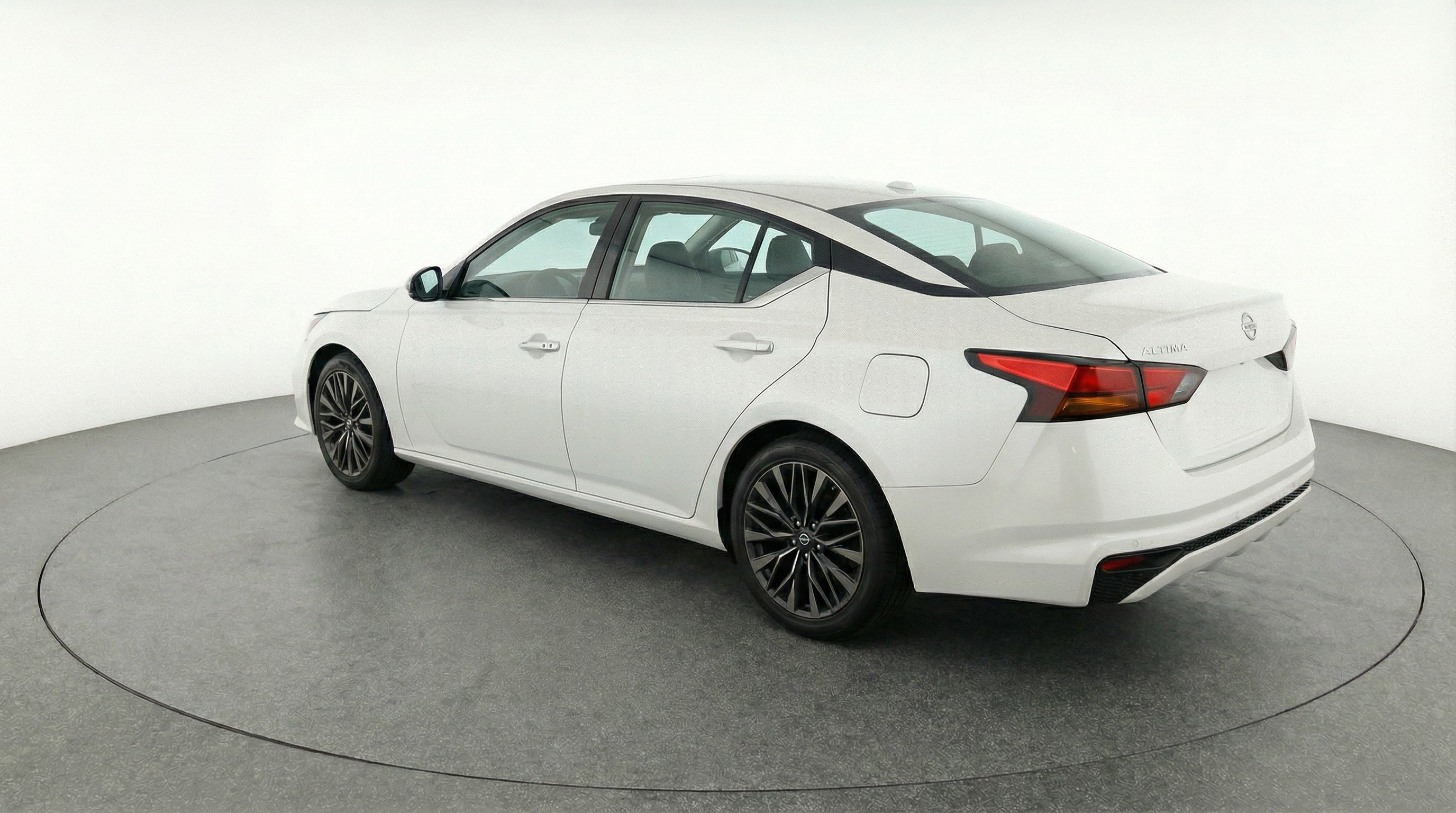 Used 2025 Nissan Altima 2.5 SV image 6