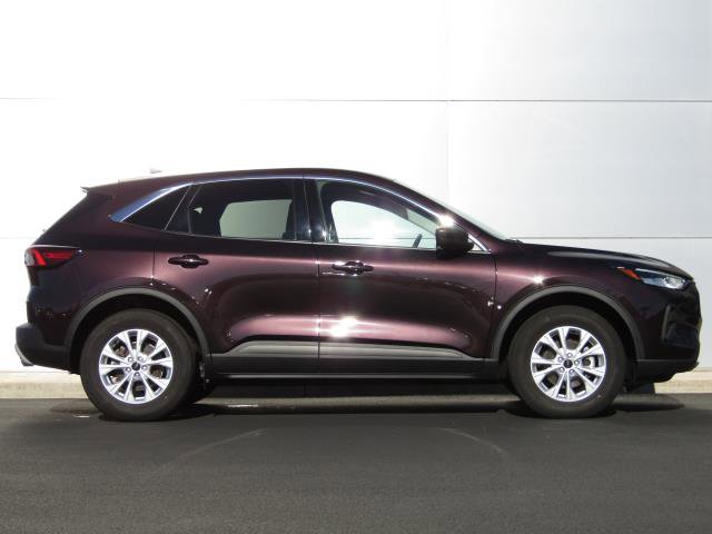 Used 2023 Ford Escape Active w/ Tech Pack #1 AWD/4WD image 3