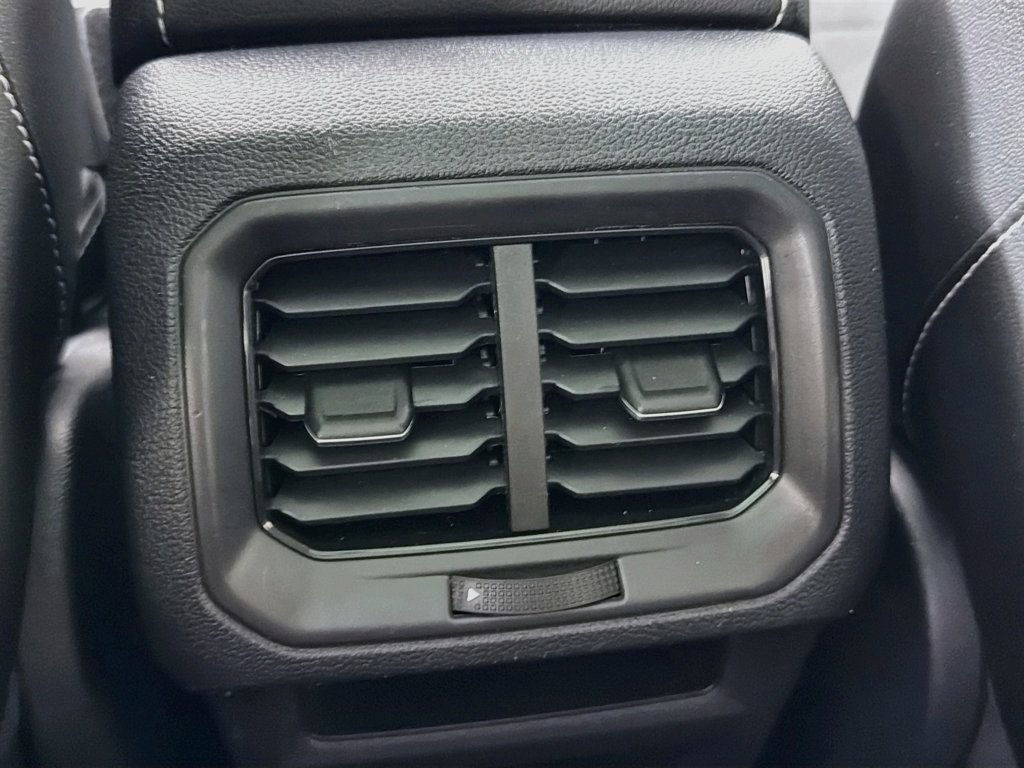 Used 2023 Volkswagen Taos SE w/ Panoramic Sunroof Package AWD/4WD image 25
