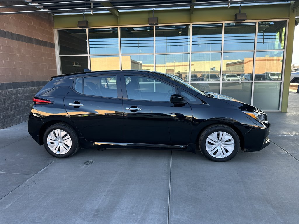 Used 2025 Nissan Leaf S FWD image 7