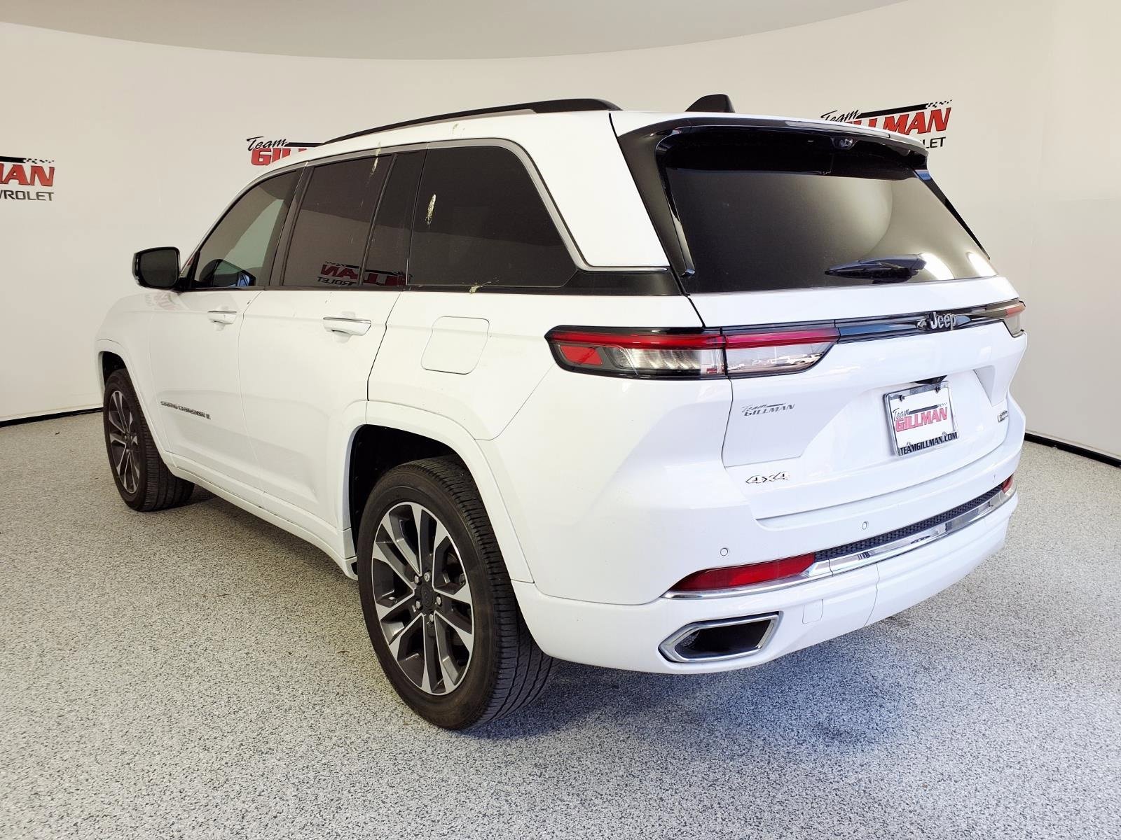 Used 2024 Jeep Grand Cherokee Overland w/ Luxury Tech Group IV image 2