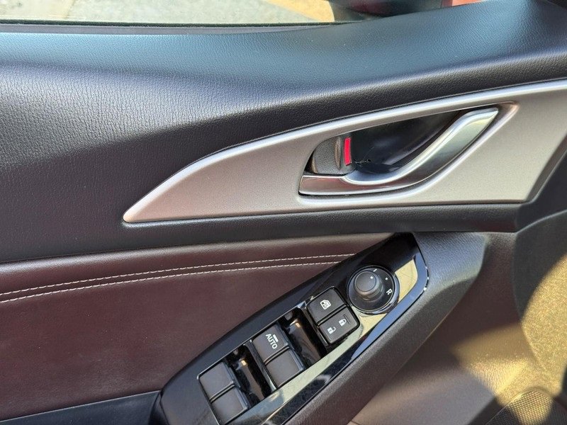 Used 2017 MAZDA MAZDA3 Touring image 18