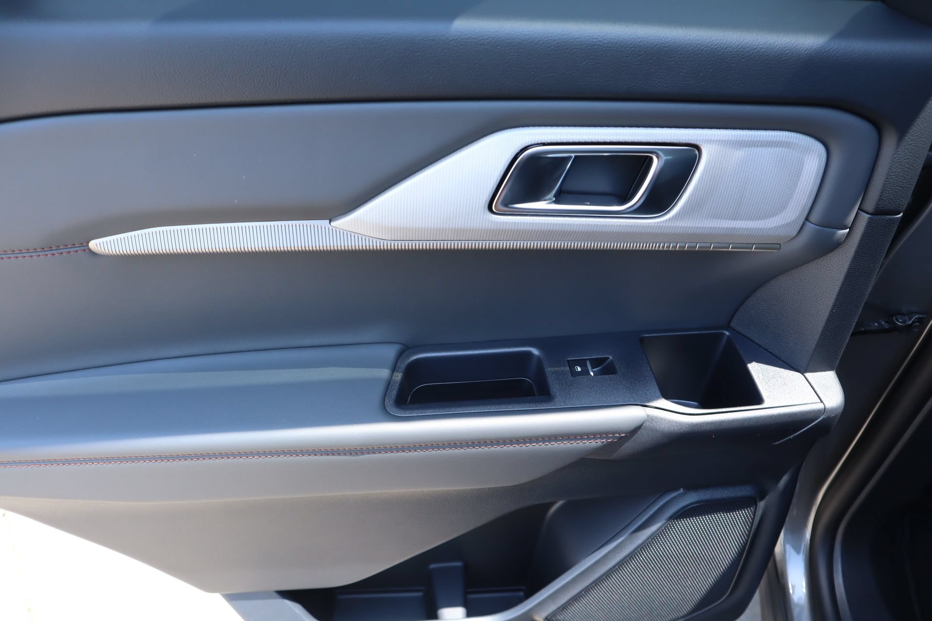 New 2026 Ford Explorer Active RWD image 18