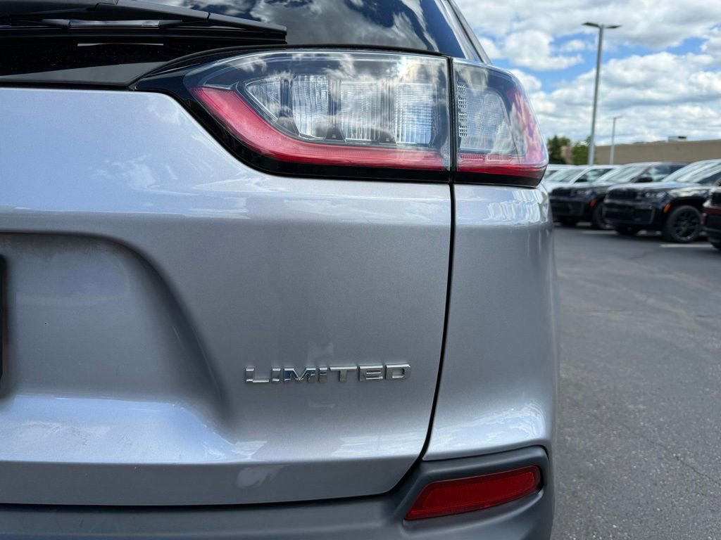 Used 2019 Jeep Cherokee Limited AWD/4WD image 10