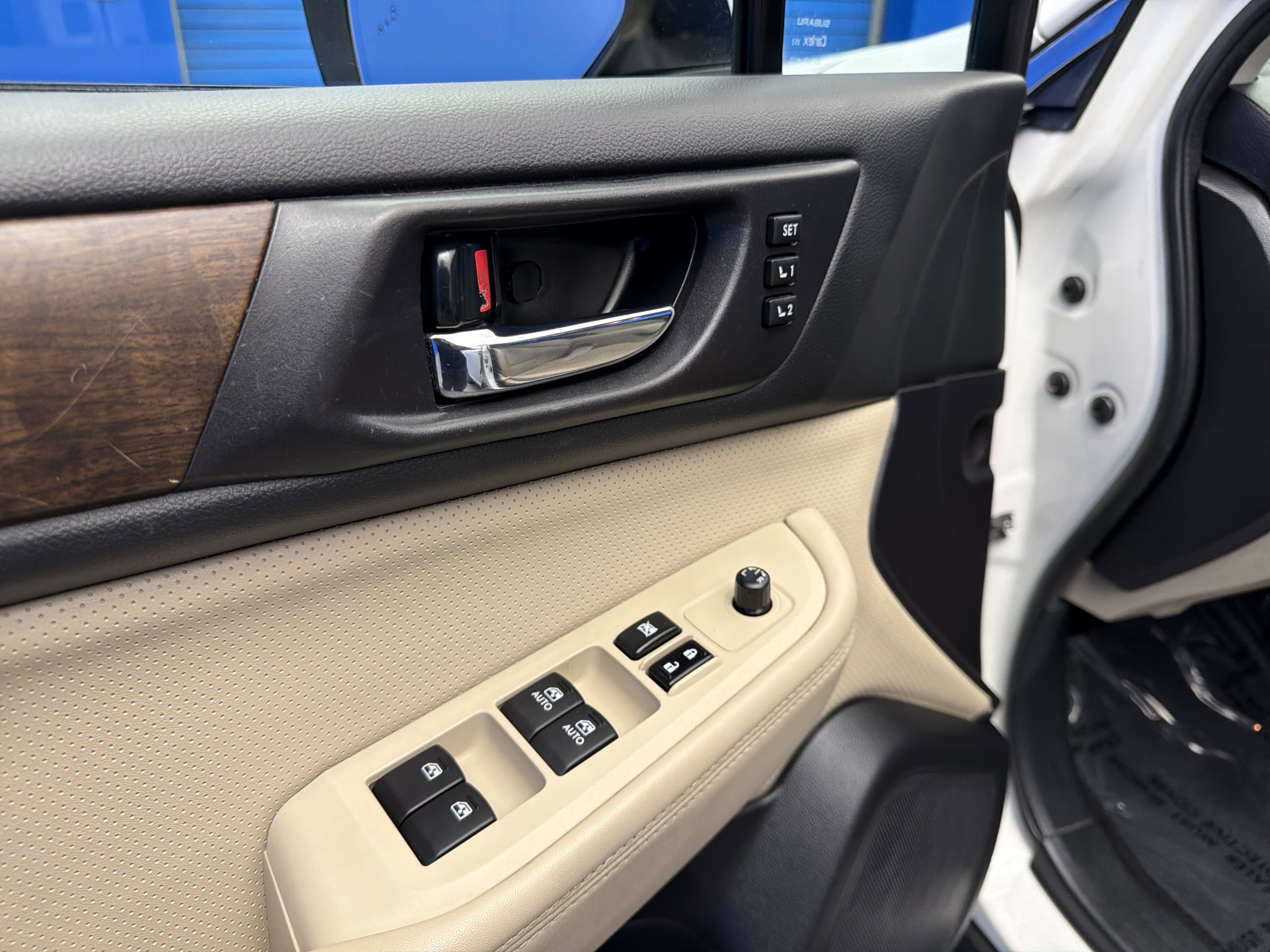 Used 2017 Subaru Outback 3.6R Limited image 11