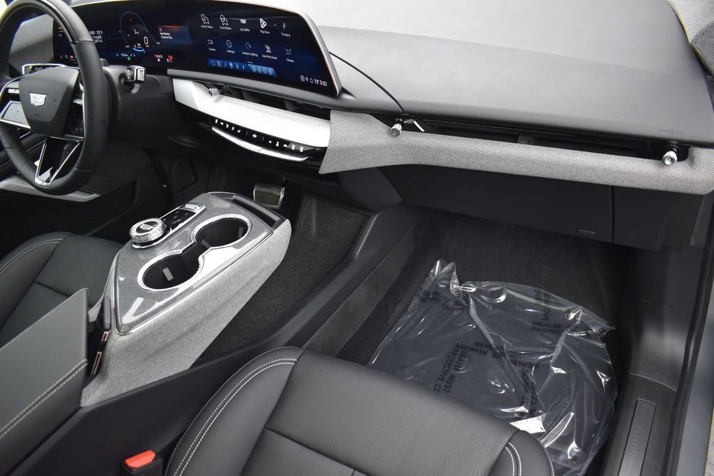 Certified 2025 Cadillac Optiq Sport 2 w/ LPO, Floor Liner Package AWD/4WD image 35