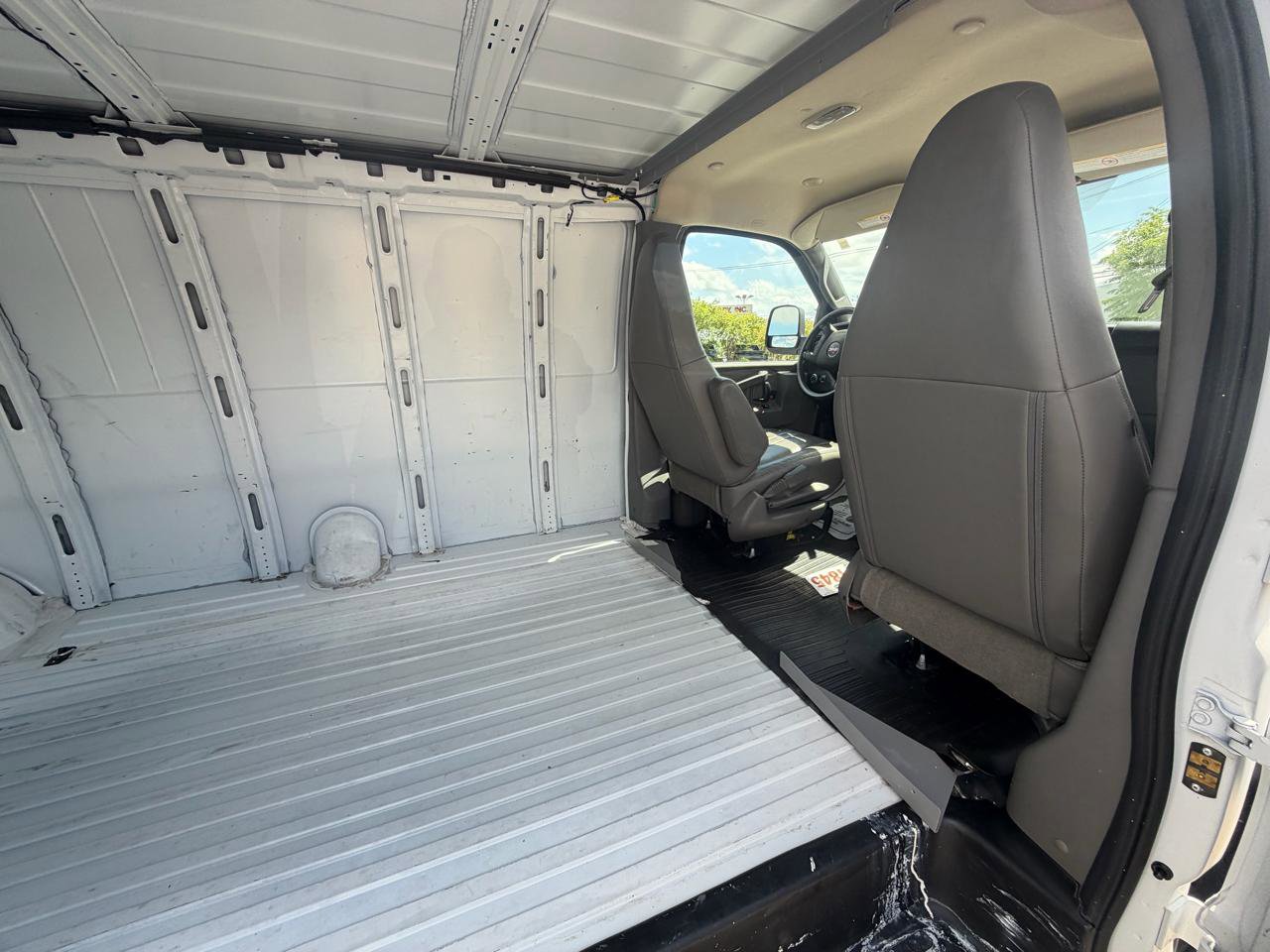 Used 2022 GMC Savana 2500 Extended w/ Driver Convenience Package RWD image 15
