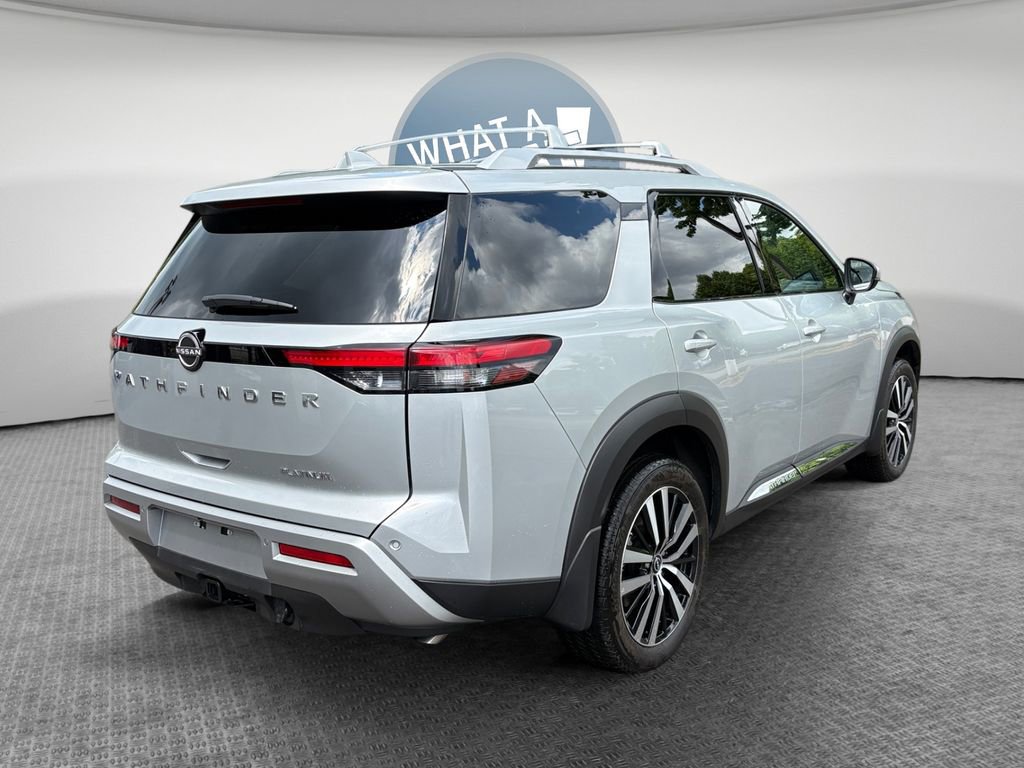 Used 2025 Nissan Pathfinder Platinum FWD image 3