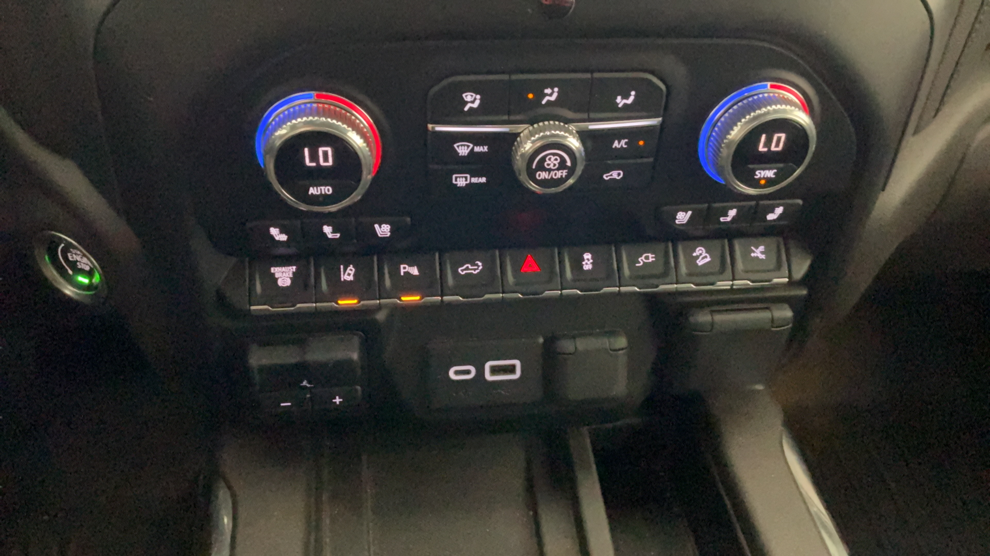 Used 2022 GMC Sierra 3500 Denali w/ Denali Ultimate Package AWD/4WD image 16
