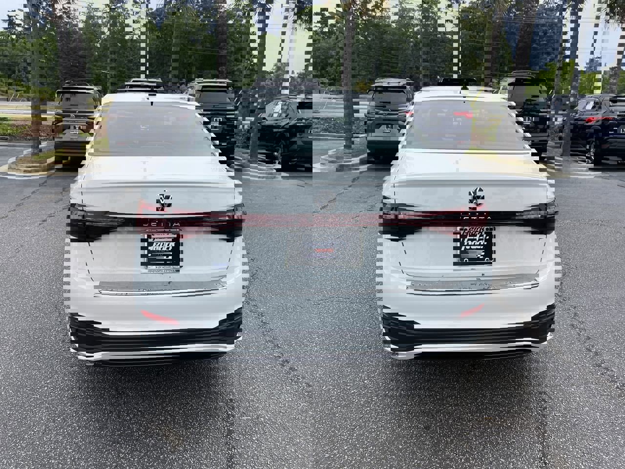 Used 2025 Volkswagen Jetta Sport image 9