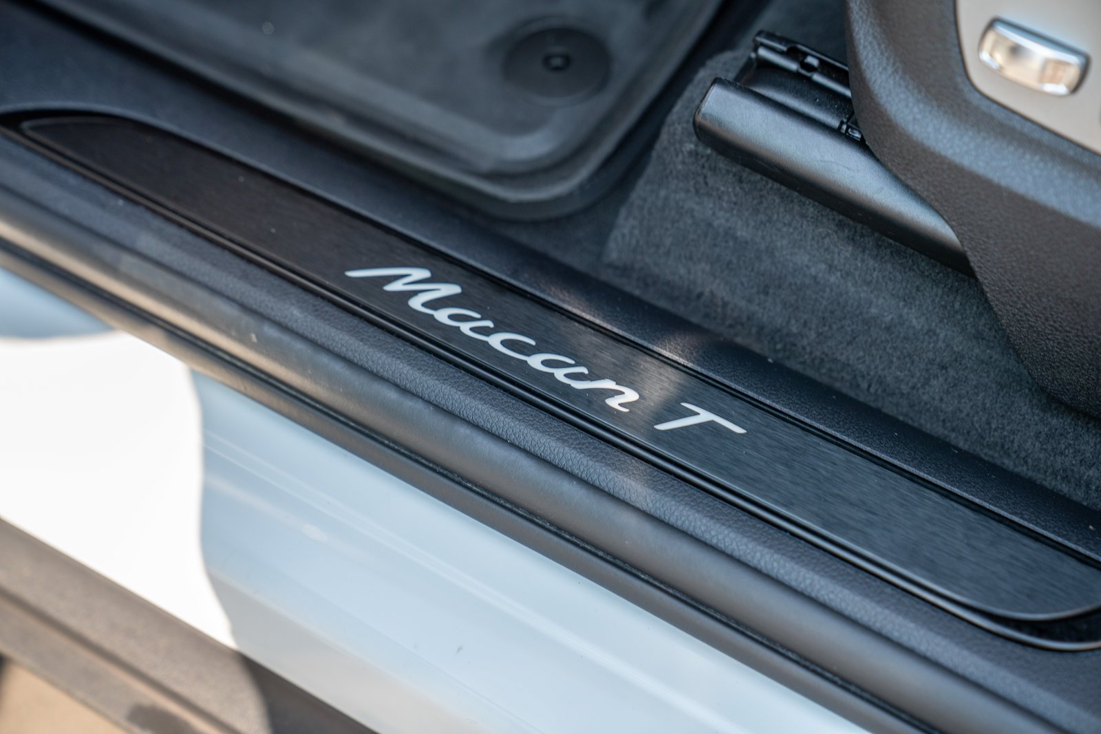Certified 2026 Porsche Macan Turbo AWD/4WD image 12
