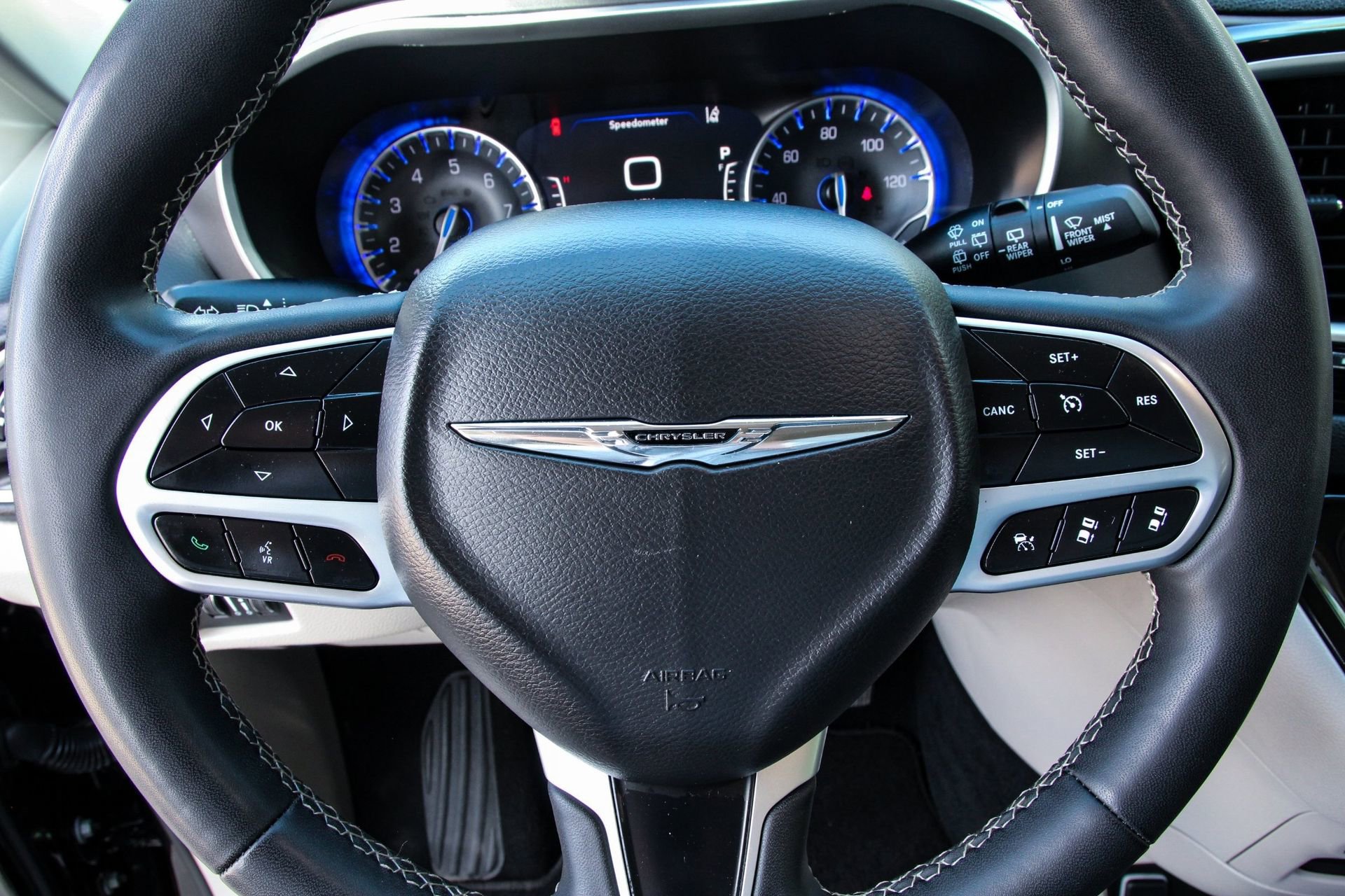 Used 2024 Chrysler Pacifica Touring-L image 17