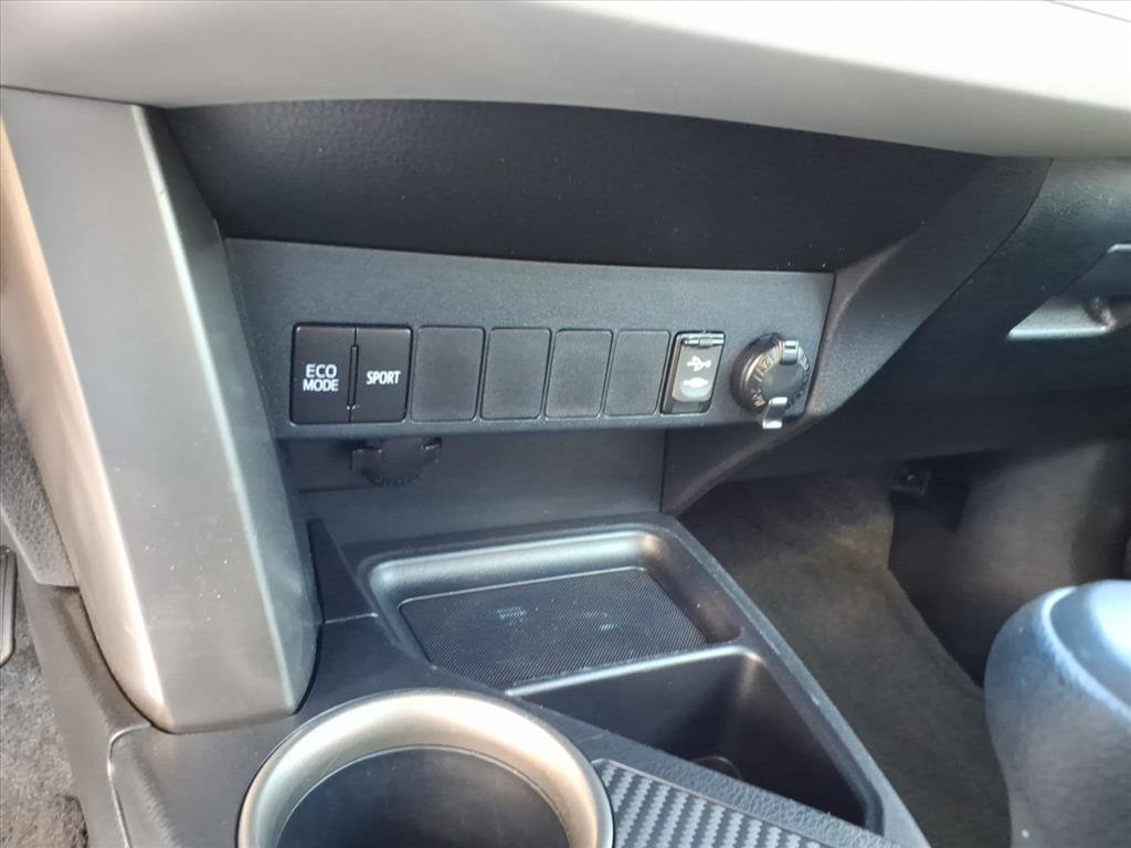 Used 2015 Toyota RAV4 LE image 19