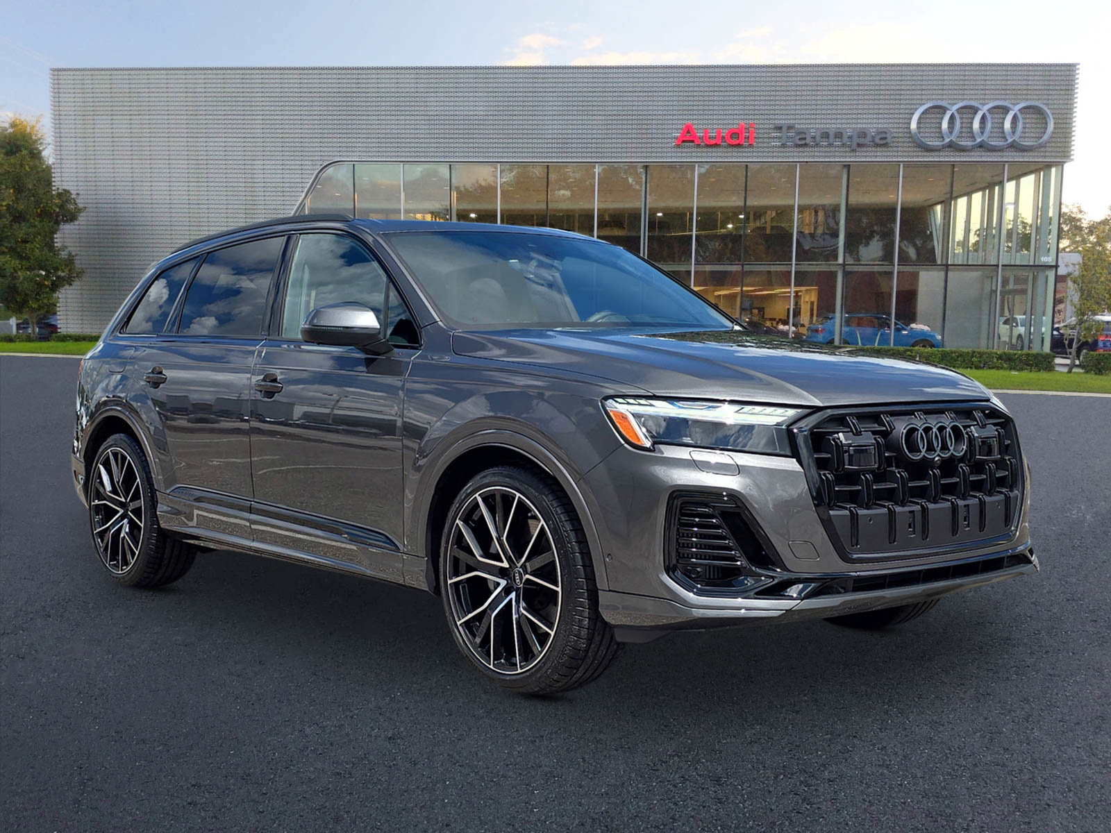 New 2025 Audi Q7 3.0T Prestige