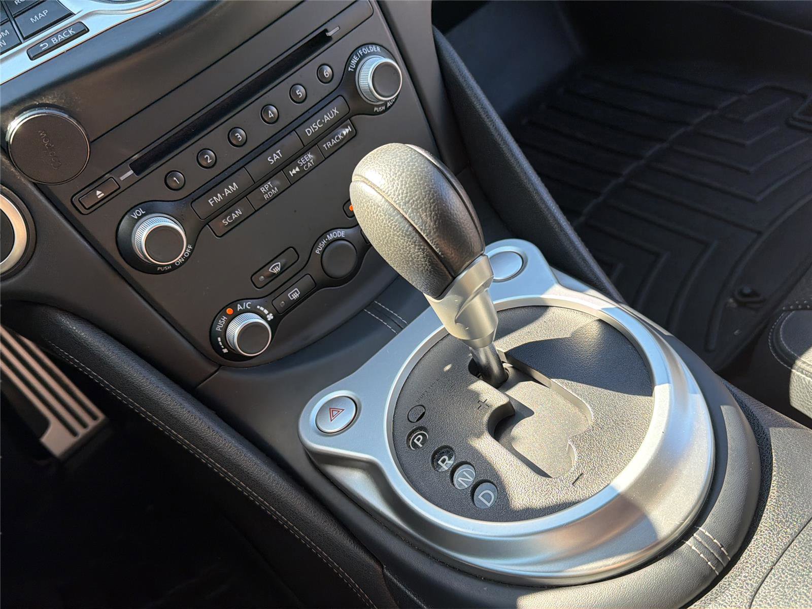 Used 2018 Nissan 370Z Touring RWD image 16