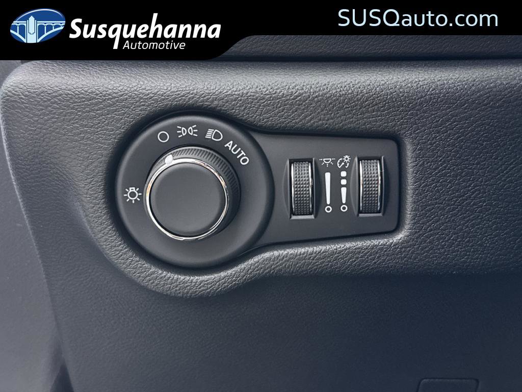 New 2026 Chrysler Voyager LX image 29