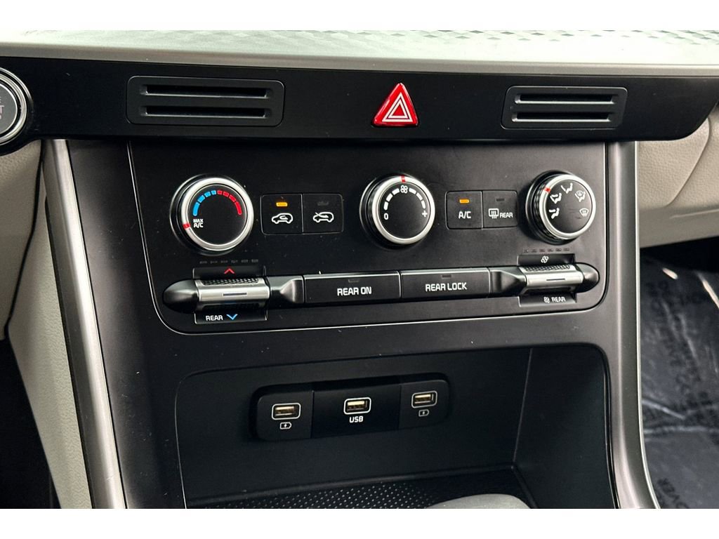 Used 2024 Kia Carnival LX image 22