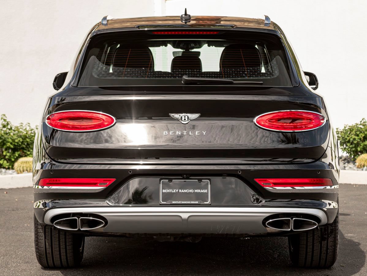 Used 2024 Bentley Bentayga Extended Wheelbase AWD/4WD image 13