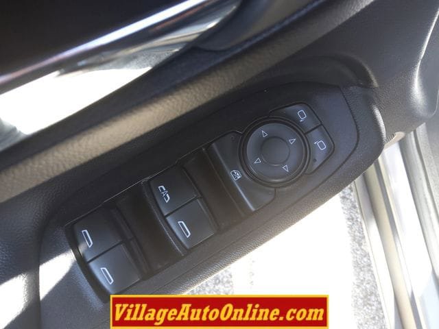 Used 2018 Chevrolet Equinox LT FWD image 13