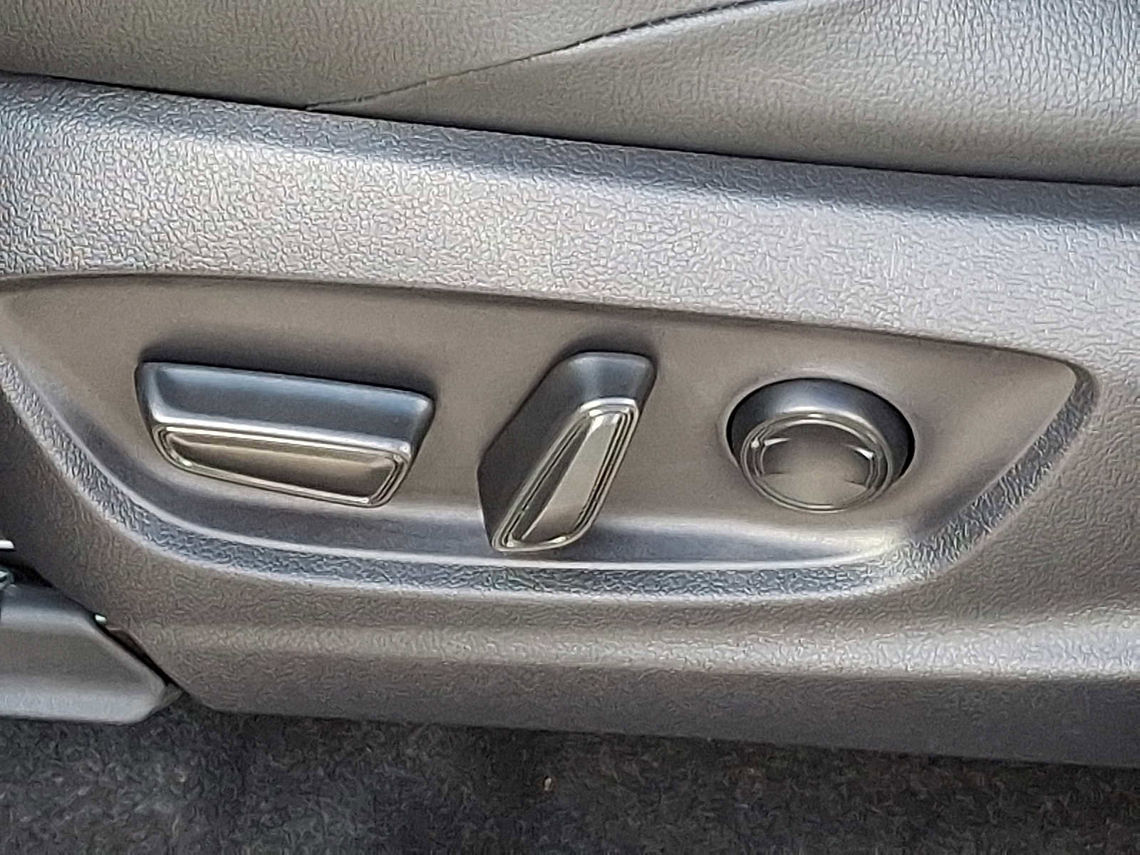 Used 2025 Toyota bZ4X AWD image 28