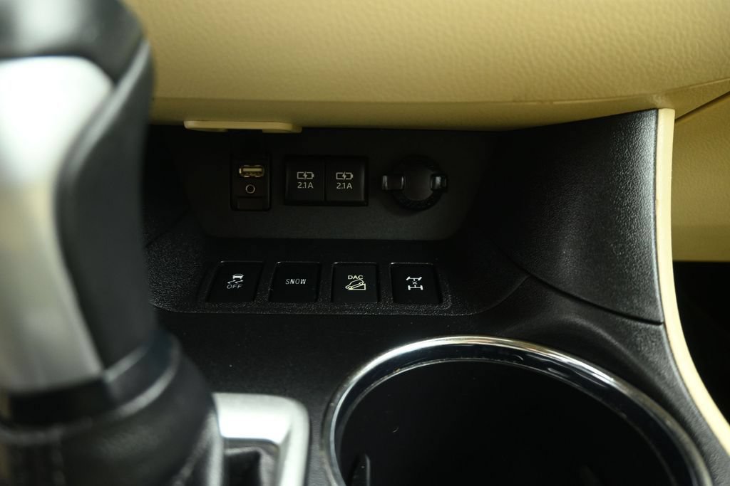 Used 2018 Toyota Highlander XLE AWD/4WD image 17