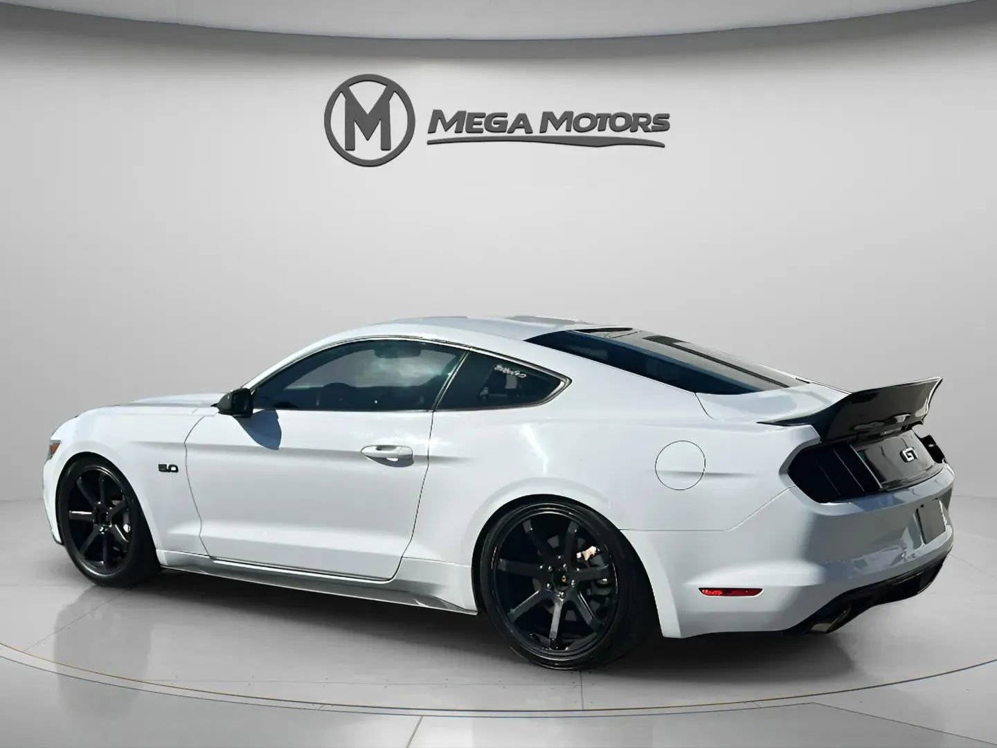 Used 2016 Ford Mustang GT image 4
