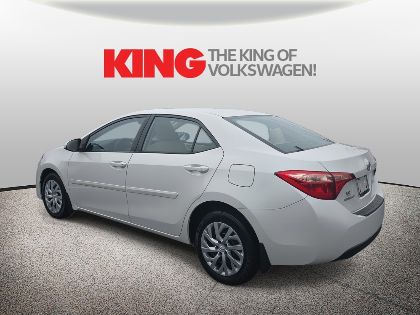 Used 2017 Toyota Corolla LE image 4