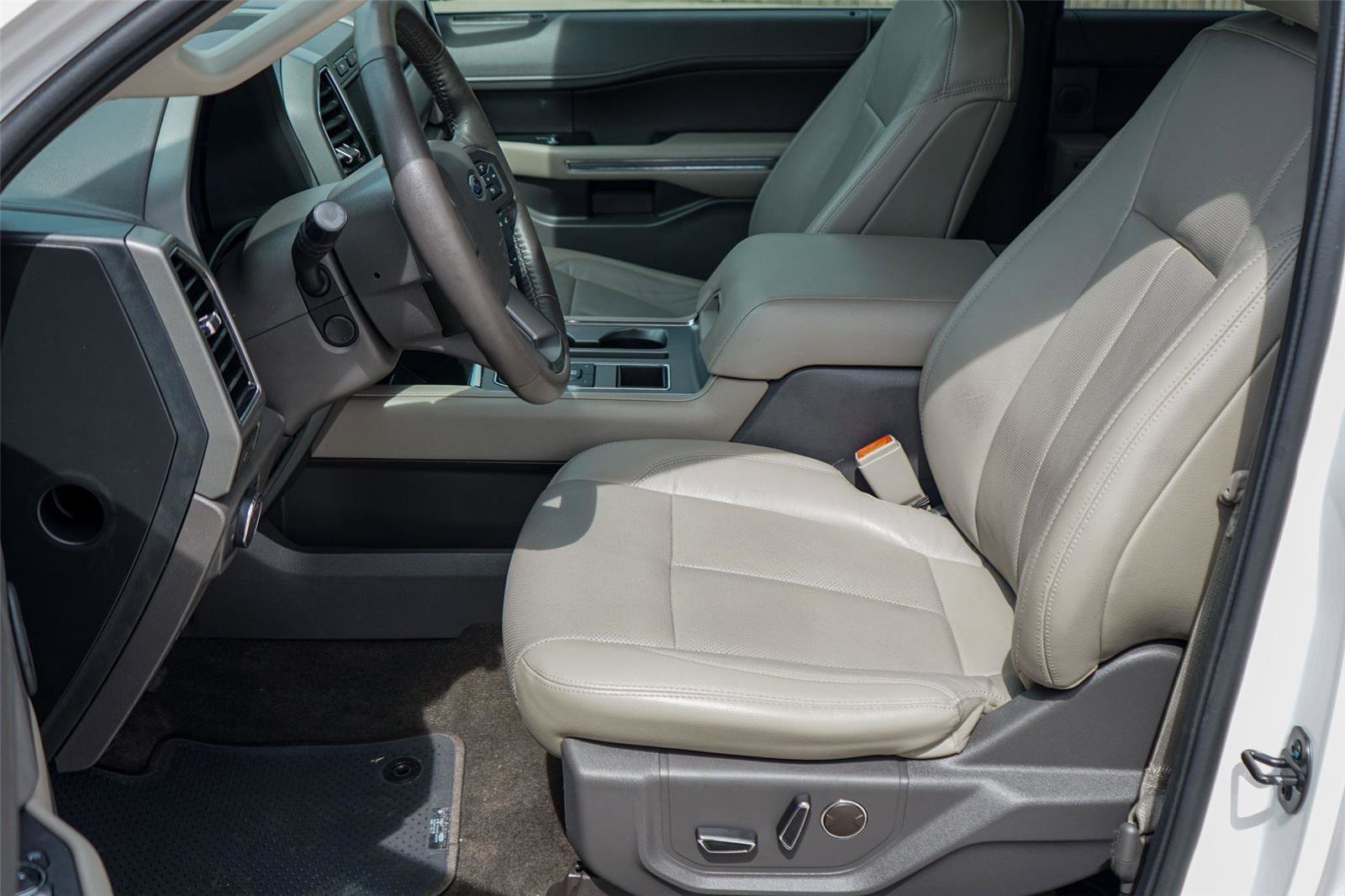 Used 2018 Ford Expedition XLT w/ Equipment Group 202A image 10