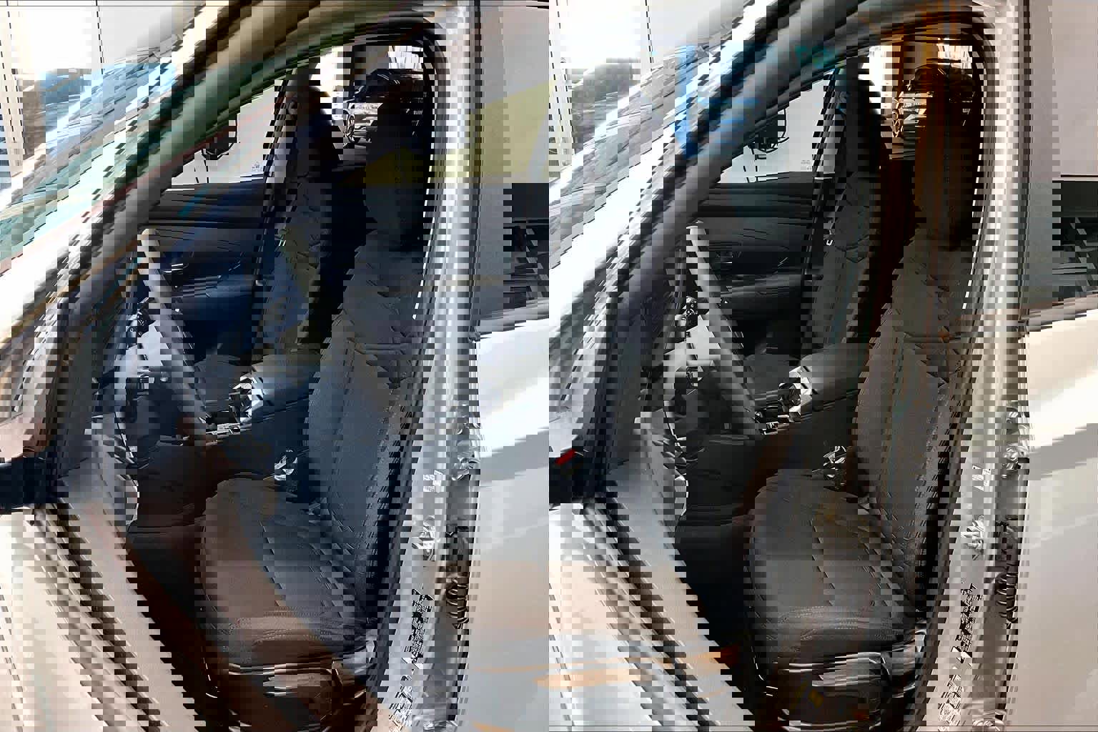 Used 2025 Hyundai Tucson SE image 14