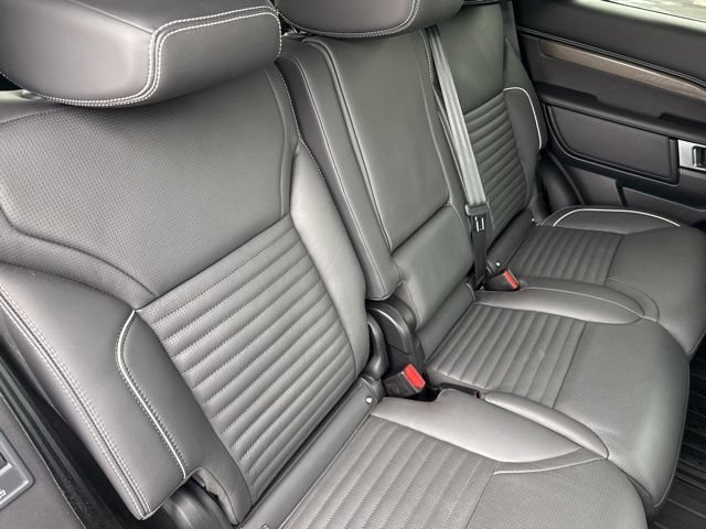 Used 2024 Land Rover Discovery Metropolitan Edition AWD/4WD image 18