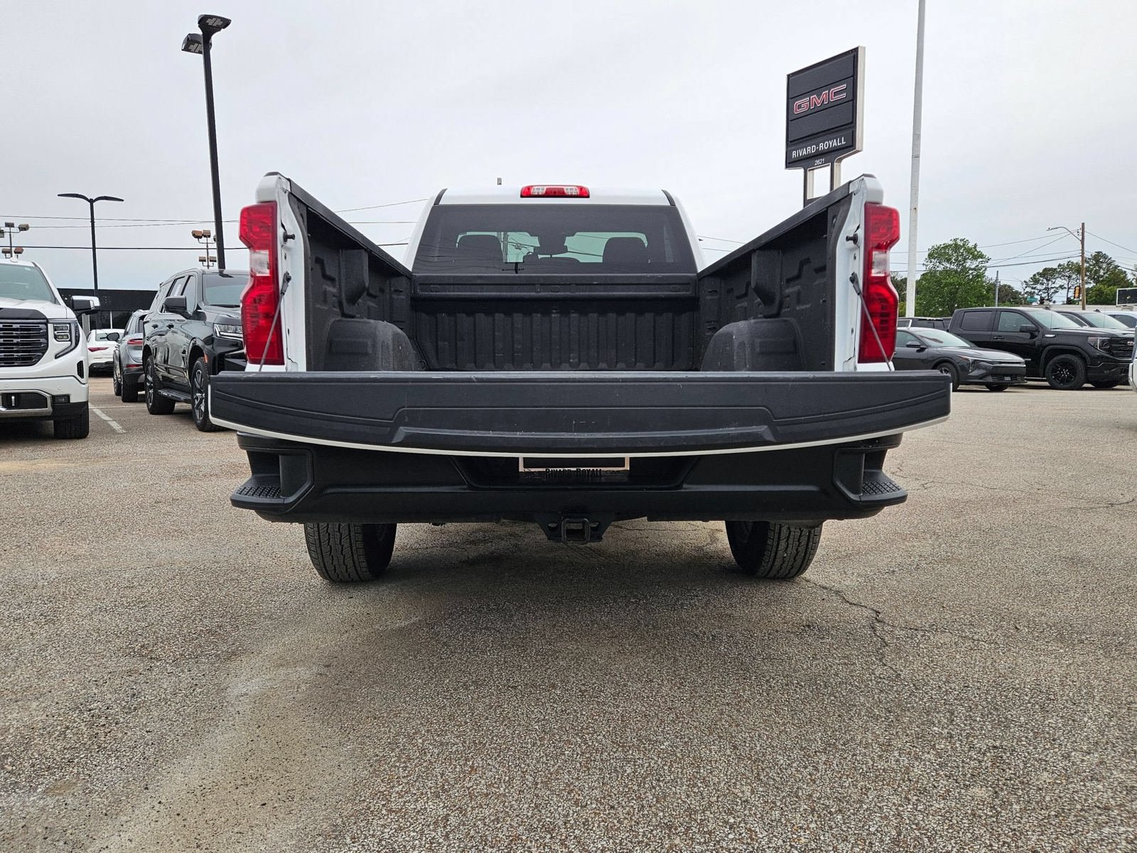 Used 2025 Chevrolet Silverado 1500 W/T w/ Trailering Package AWD/4WD image 4