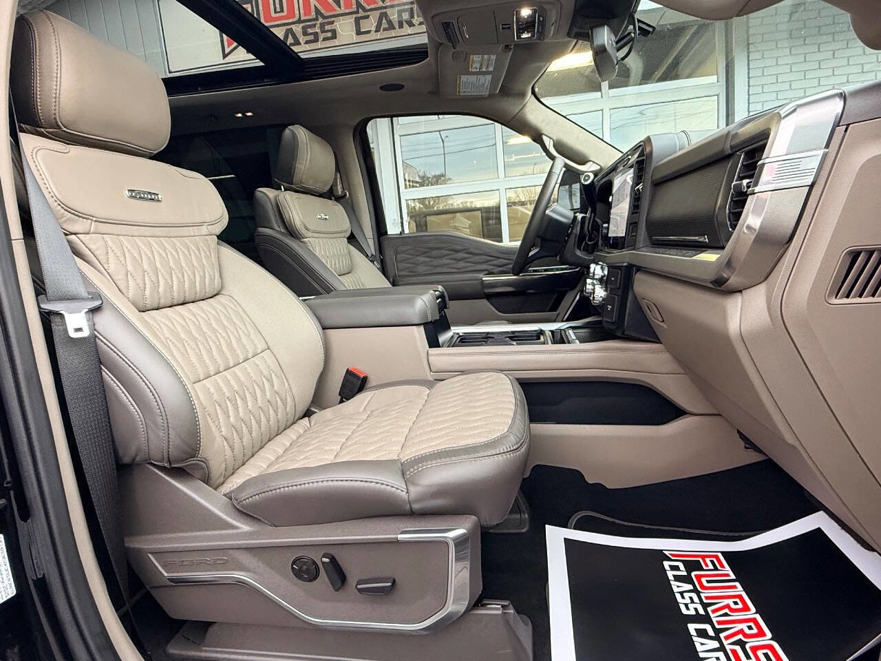 Used 2025 Ford F450 Platinum w/ Platinum Plus Package image 44