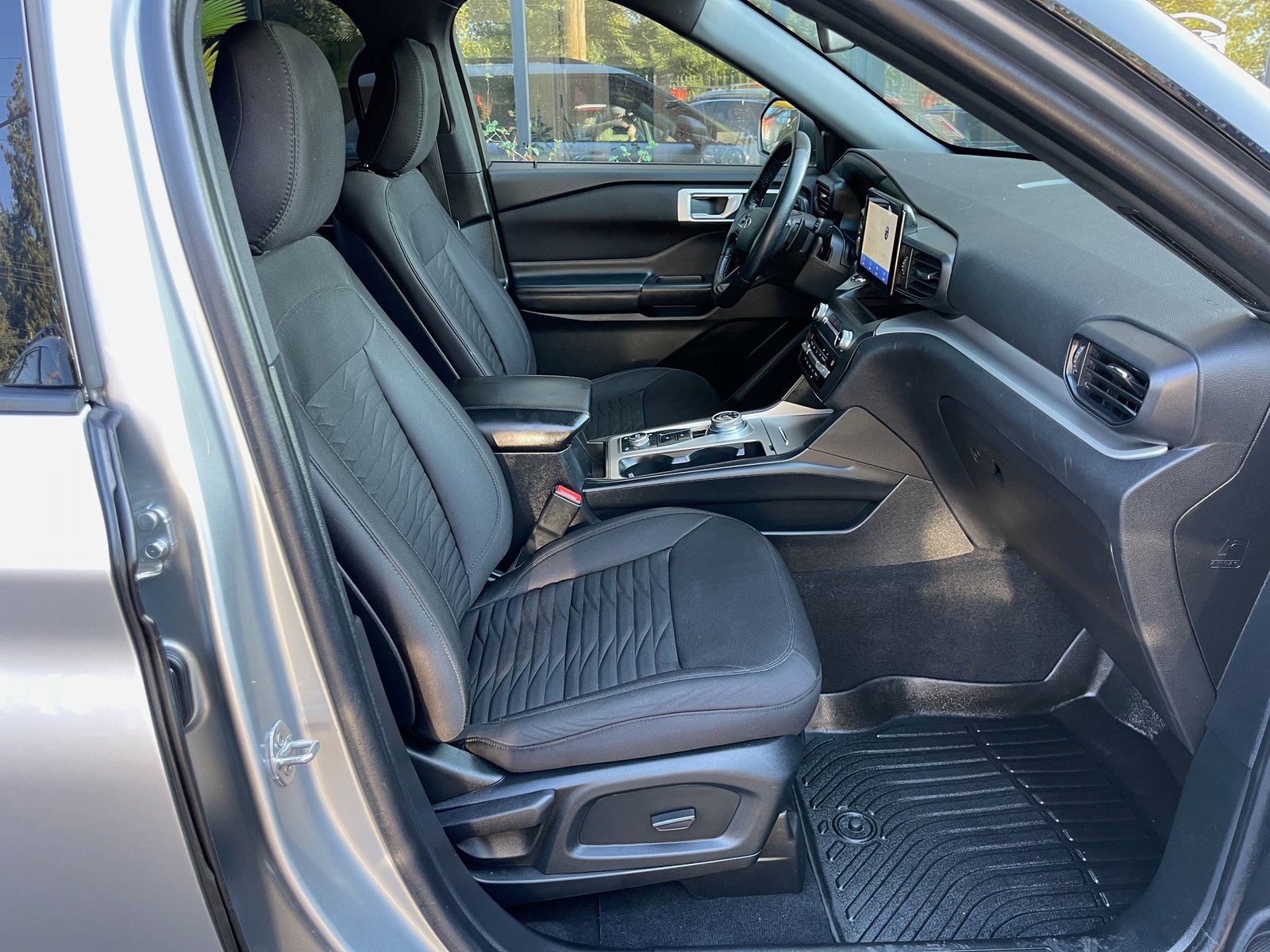 Used 2020 Ford Explorer XLT image 27