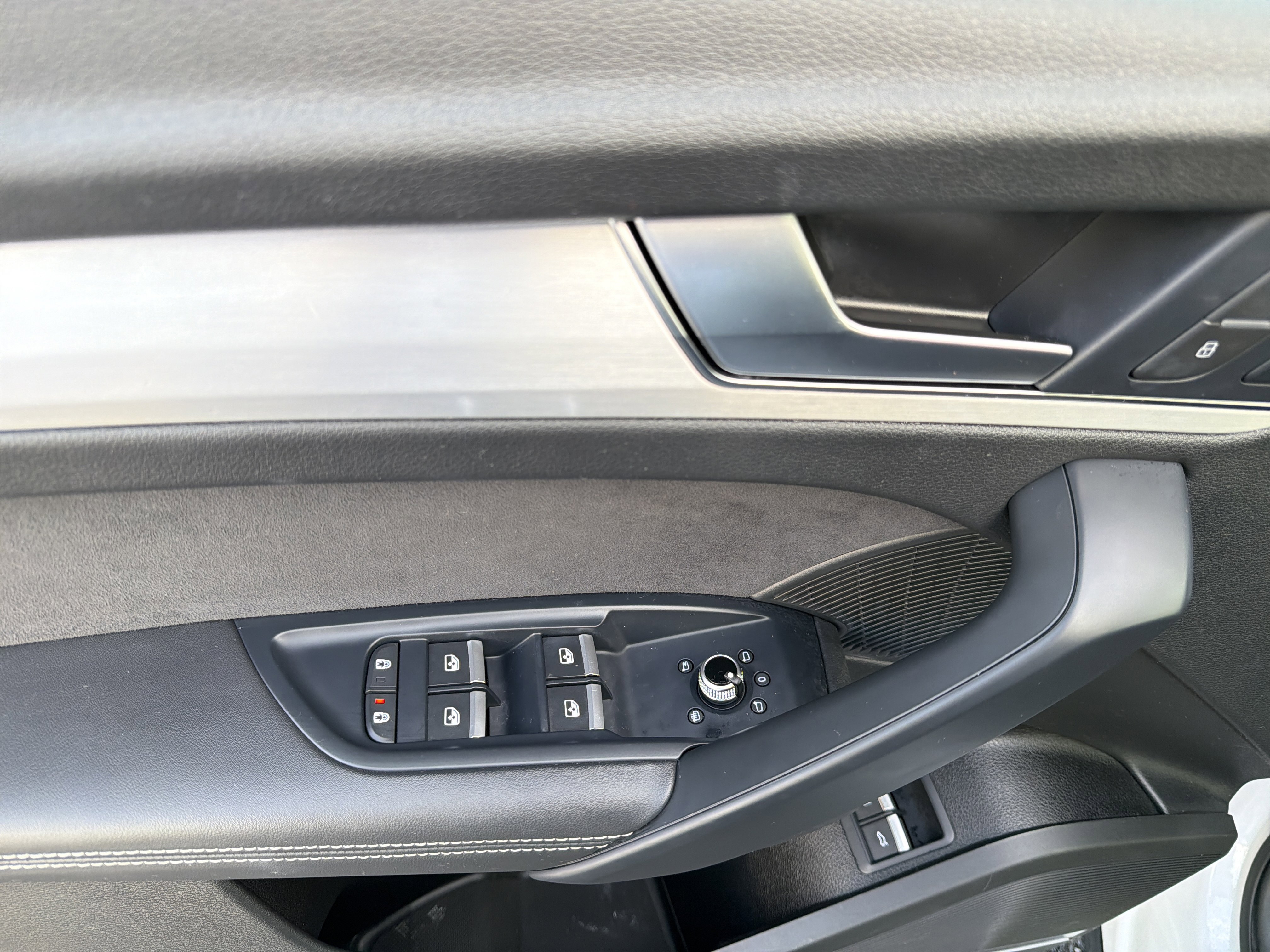 Certified 2024 Audi Q5 e Prestige AWD/4WD image 7