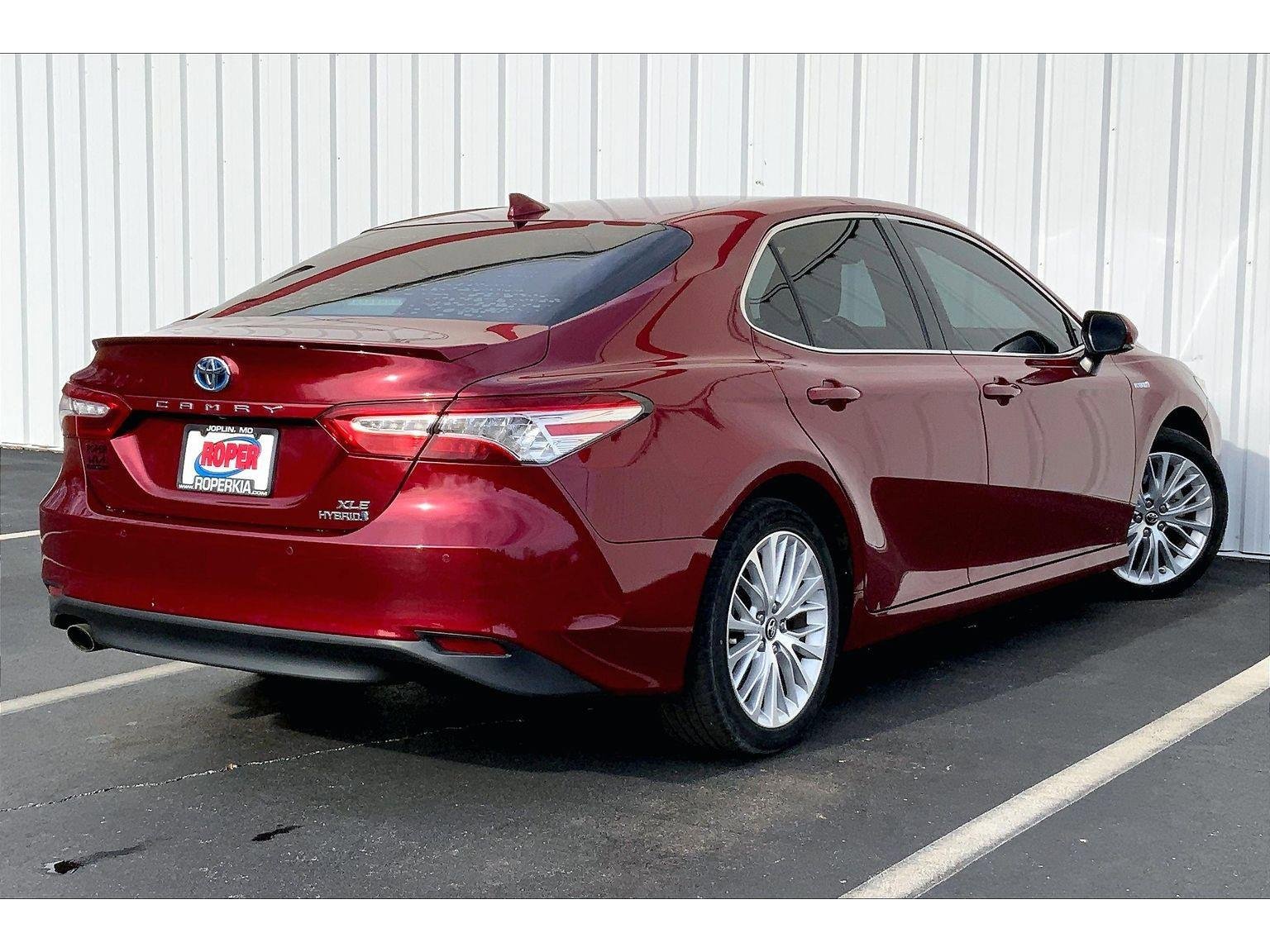 Used 2018 Toyota Camry XLE image 11