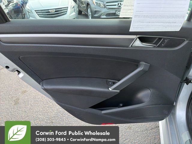 Used 2017 Volkswagen Passat 1.8T R-Line image 28