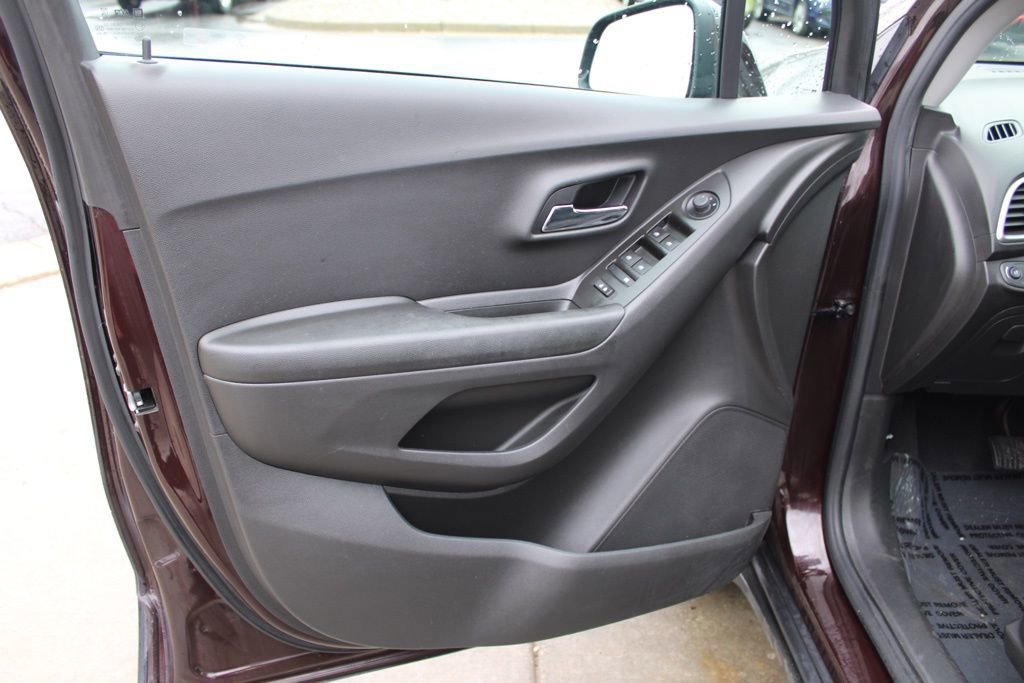 Used 2021 Chevrolet Trax LS w/ Tint and Cruise Package image 18